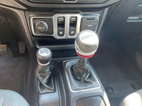 Used 2022 Jeep Wrangler Sport AWD/4WD image 27