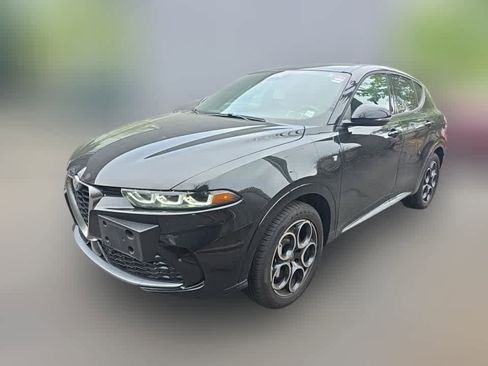 Used 2024 Alfa Romeo Tonale Ti w/ Premium Interior Package AWD/4WD image 3