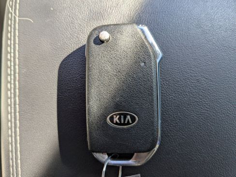 Used 2021 Kia Sorento LX image 28