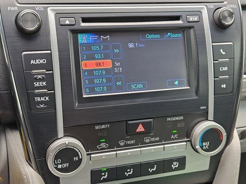 Used 2012 Toyota Camry LE image 10