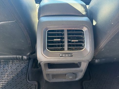 Used 2018 Volkswagen Tiguan S image 14