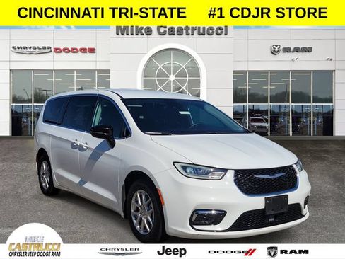 Certified 2024 Chrysler Pacifica Touring-L FWD image 1
