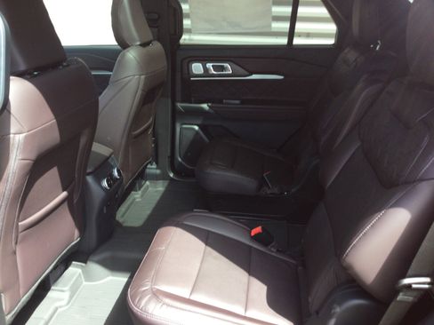 New 2026 Ford Explorer Platinum AWD/4WD image 6