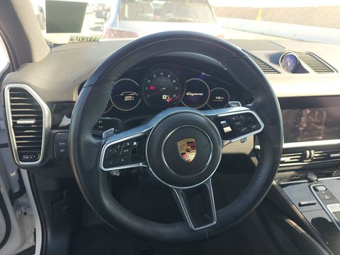 Used 2023 Porsche Cayenne Premium Package w/ Premium Package image 2