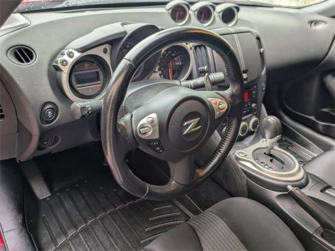 Used 2019 Nissan 370Z Roadster image 10