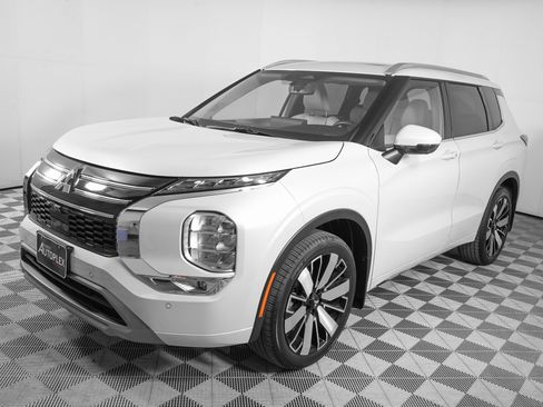 Used 2025 Mitsubishi Outlander SEL image 6