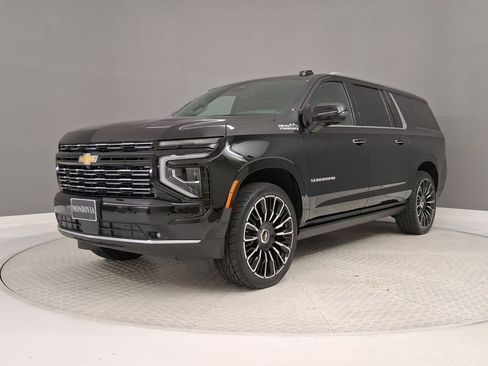 Used 2025 Chevrolet Suburban High Country AWD/4WD image 41
