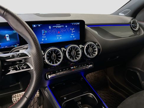 Used 2025 Mercedes-Benz GLA 250 4MATIC image 26