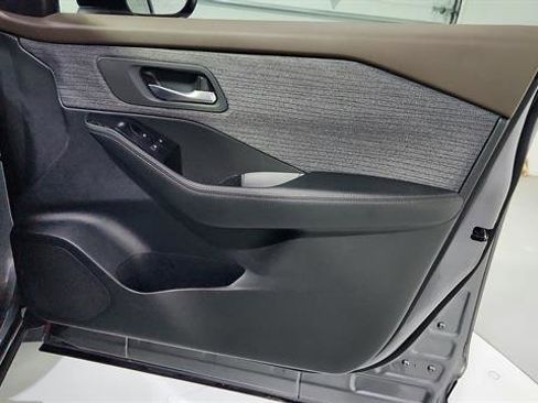 Used 2023 Nissan Rogue SV image 55