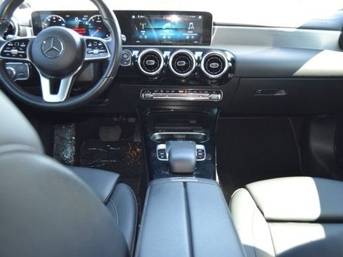 Used 2020 Mercedes-Benz CLA 250 image 25