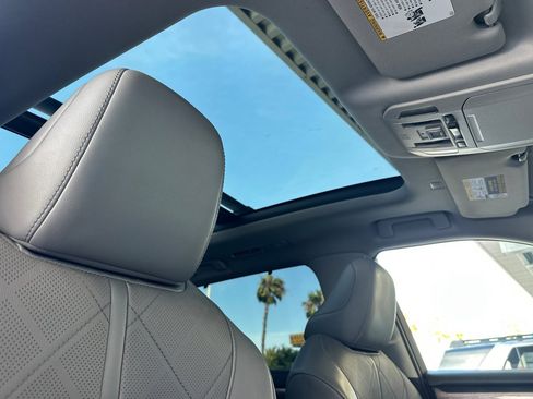 Used 2021 Toyota Highlander Platinum image 17