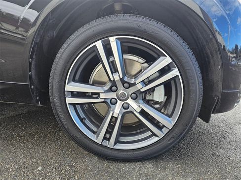 Used 2019 Volvo XC60 T6 Momentum w/ Advanced Package image 9