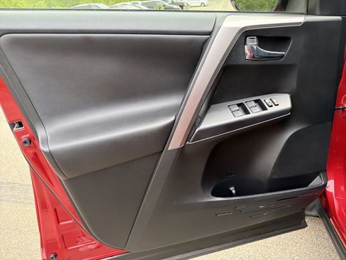 Used 2017 Toyota RAV4 XLE FWD image 10