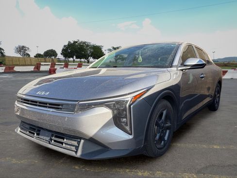 Certified 2025 Kia K4 FWD image 5