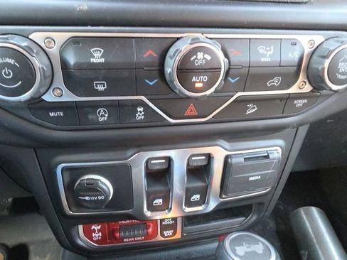 Used 2021 Jeep Wrangler Rubicon w/ LED Lighting Group AWD/4WD image 16