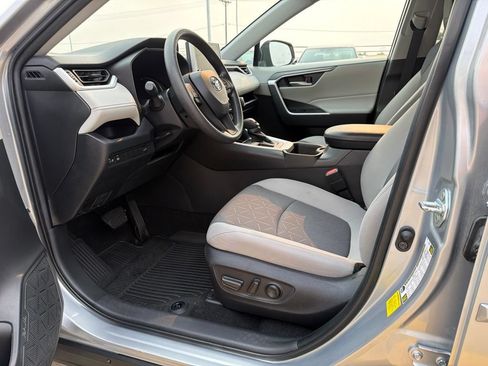 Used 2024 Toyota RAV4 XLE w/ Convenience Package FWD image 19