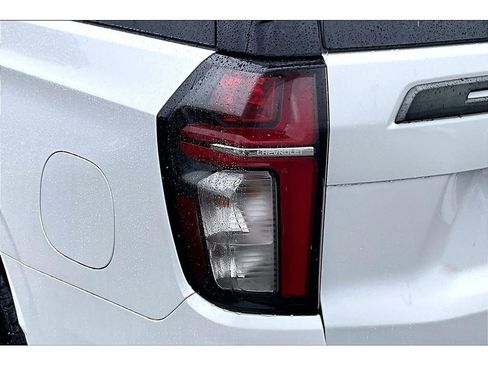 Used 2022 Chevrolet Tahoe Z71 w/ Luxury Package AWD/4WD image 22