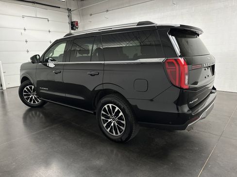 Used 2025 Ford Expedition Platinum AWD/4WD image 7