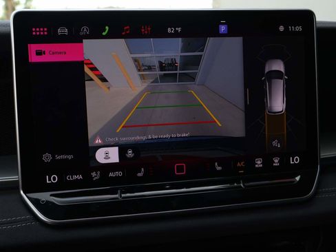 Used 2026 Volkswagen Tiguan SE R-Line image 16