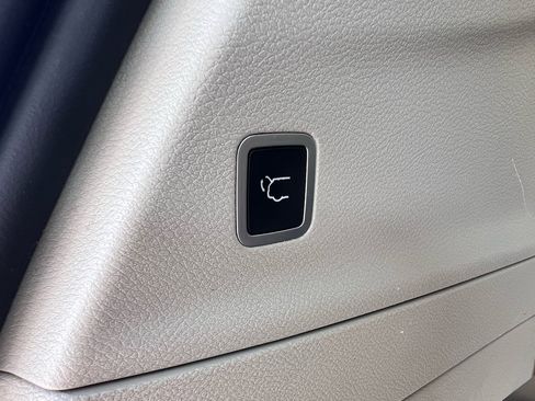 Used 2017 Chrysler Pacifica Touring Plus w/ Tire & Wheel Group image 27