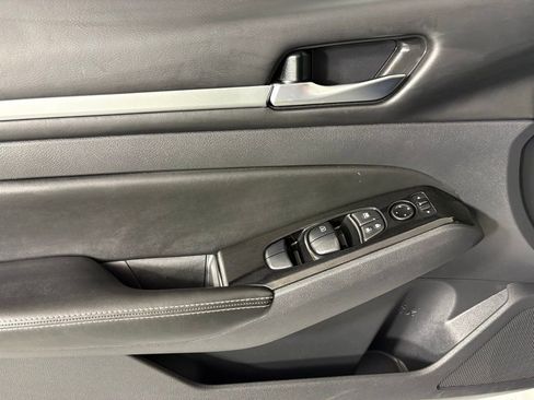 Used 2023 Nissan Altima 2.5 SV FWD image 19