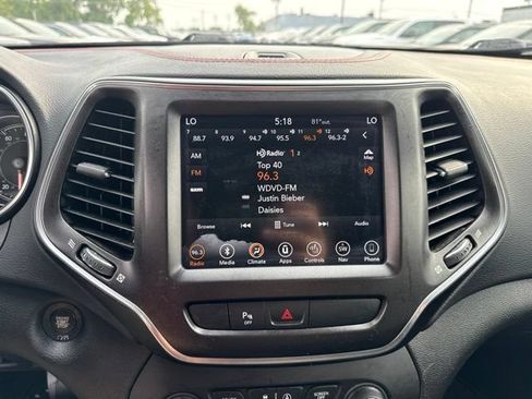 Used 2019 Jeep Cherokee Trailhawk w/ Cold Weather Group AWD/4WD image 17