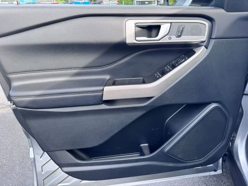 Used 2022 Ford Explorer XLT w/ Equipment Group 202A image 22