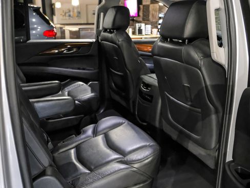 Used 2019 Cadillac Escalade ESV Luxury AWD/4WD image 32