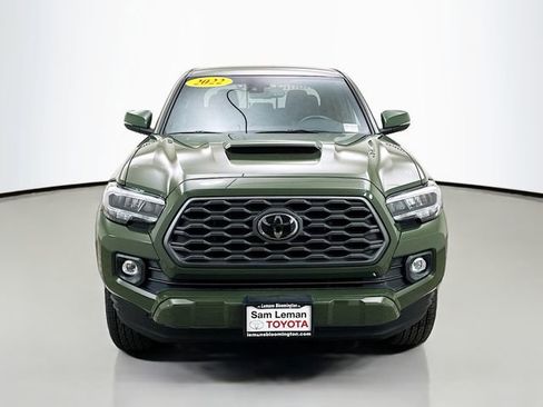 Used 2022 Toyota Tacoma TRD Sport image 2