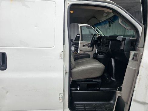 Used 2018 Chevrolet Express 2500 w/ Driver Convenience Package RWD image 21