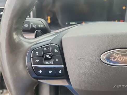 Used 2020 Ford Explorer Platinum w/ Premium Technology Package AWD/4WD image 16