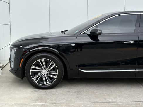 Used 2024 Cadillac Lyriq Luxury AWD/4WD image 5