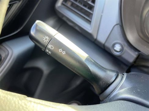 Used 2019 Subaru Crosstrek 2.0i w/ Eyesight System image 30