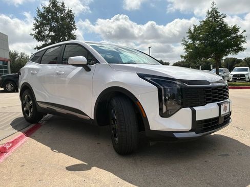 Used 2026 Kia Sportage LX FWD image 4
