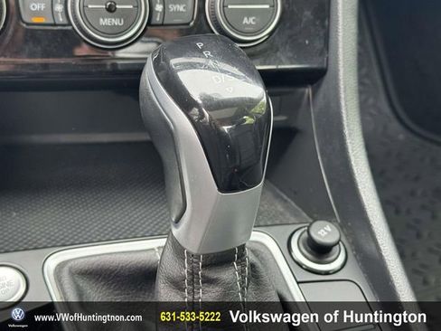 Certified 2023 Volkswagen Jetta SE w/ Panoramic Sunroof Package FWD image 28