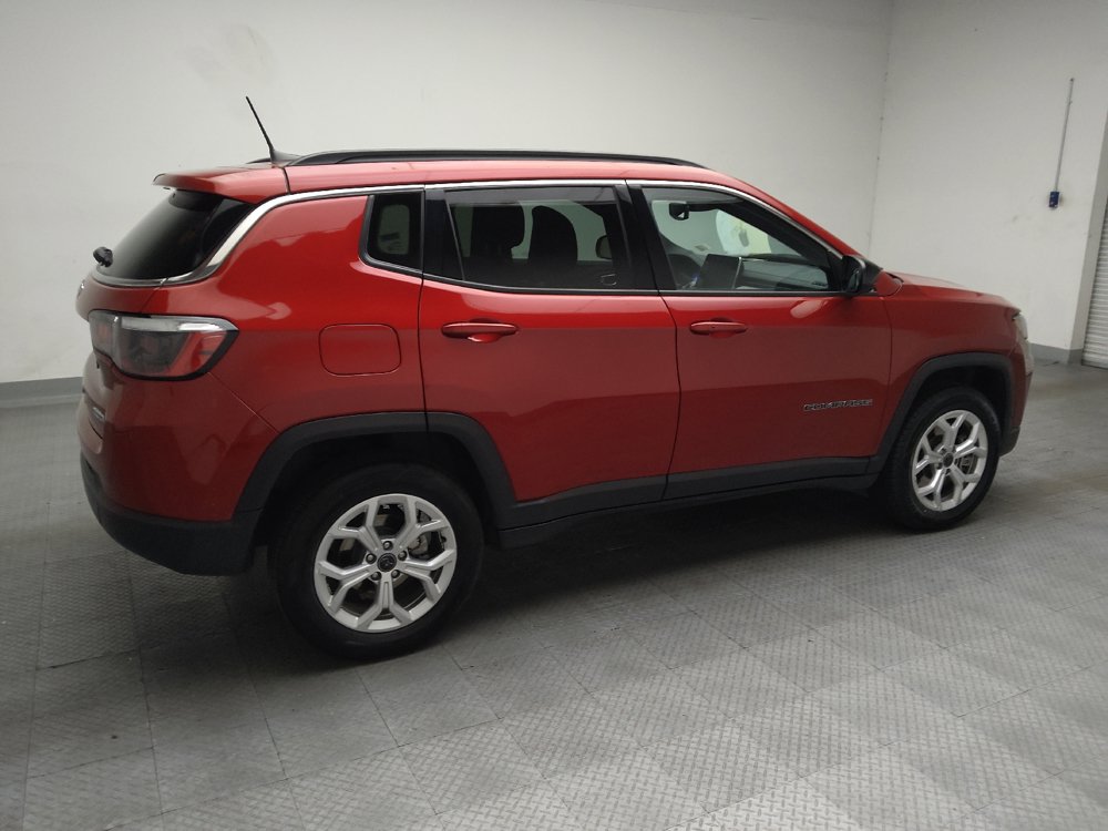 Used 2025 Jeep Compass Latitude w/ Sun & Sound Group AWD/4WD image 10