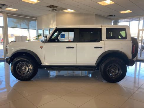 New 2025 Ford Bronco Badlands image 2