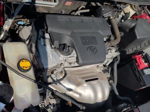 Used 2018 Toyota RAV4 LE FWD image 34