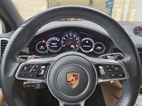 Used 2022 Porsche Cayenne Platinum Edition AWD/4WD image 11