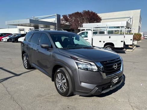 Used 2022 Nissan Pathfinder SL AWD/4WD image 4