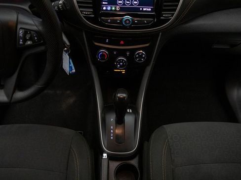 Used 2021 Chevrolet Trax LS image 22