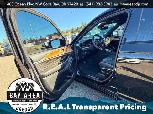 Used 2024 Jeep Grand Cherokee L Summit AWD/4WD image 11