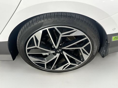 Used 2023 Hyundai Ioniq 6 Limited image 11