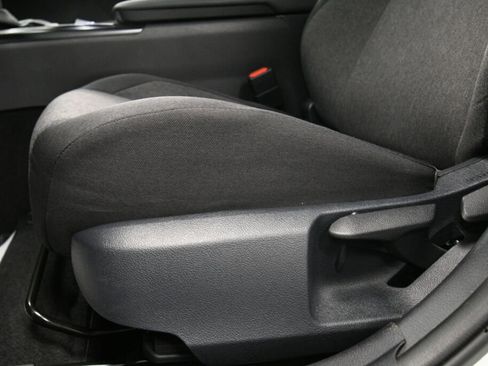 Used 2025 Toyota Camry LE image 10