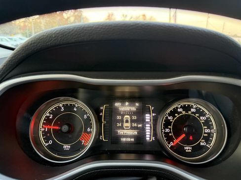 Used 2014 Jeep Cherokee Sport image 13