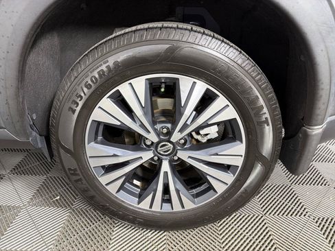 Used 2021 Nissan Rogue SV FWD image 17