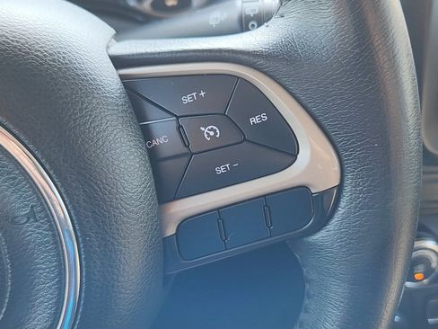 Used 2016 Jeep Renegade Latitude AWD/4WD image 12