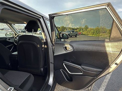 Used 2023 Kia Soul LX w/ Option Group 015 FWD image 16