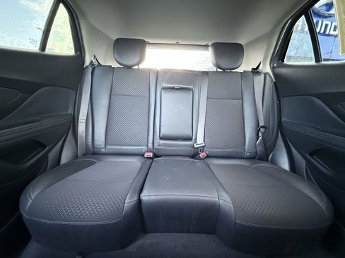 Used 2020 Buick Encore Preferred image 28