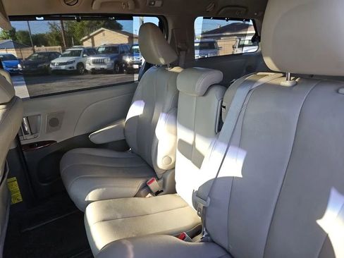 Used 2013 Toyota Sienna XLE w/ Premium Pkg image 25